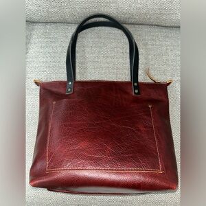 Portland Leather Medium Zipper Tote